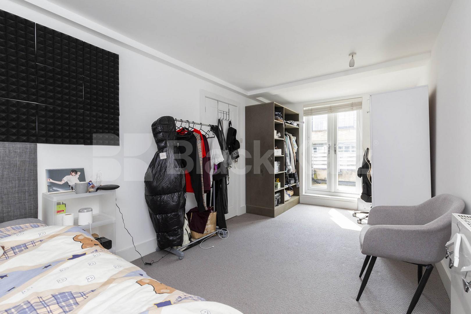 2 bed warehouse apartment in the Clerkenwell area close to Farringdon Great Sutton Street , Clerkenwell
